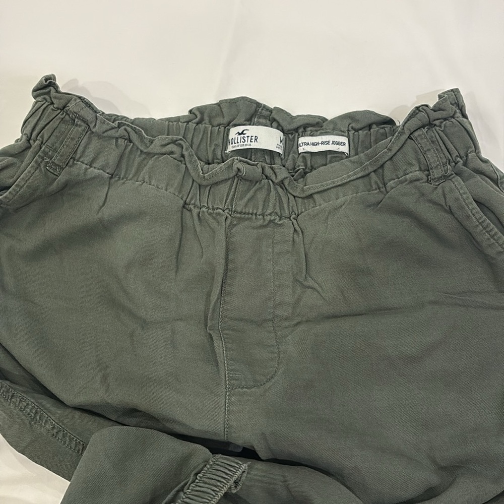 Hollister Women Ultra High-Rise Black Jogger - Picture 3 of 4